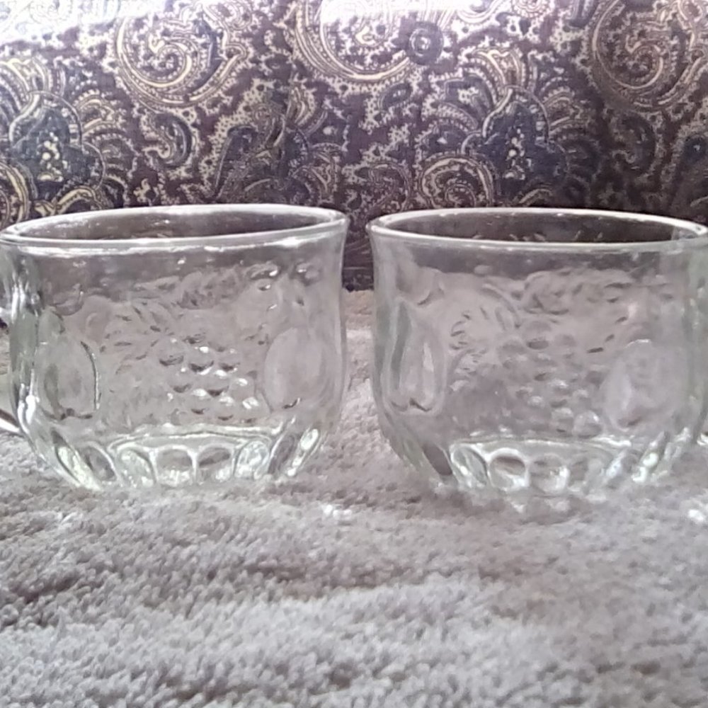 Punch bowl &cups with handles/Vintage condition/Crystal Glass Fruit print design